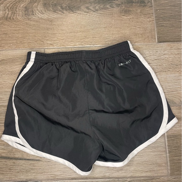 Girls Nike Dri-Fit Running Shorts - Picture 4 of 5